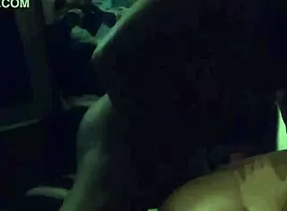 我把她折叠起来深喉爆操