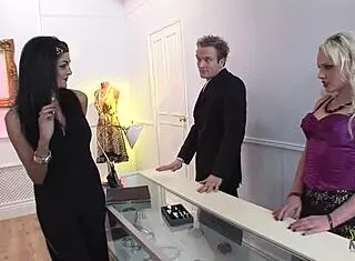 Blond Brunette MILFs Suck Dick in Threesome