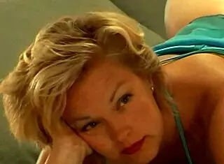 金发熟女自制口交颜射高潮