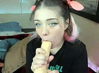 feeling so sexy during this solo masturbation and blowjob session with toys