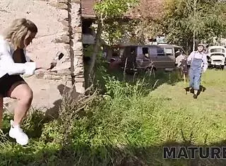 Mature woman turns wrong and gets young pussy licked