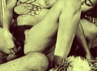 I love this retro black on black design