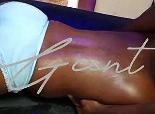 大房间按摩变手指玩穴直达高潮