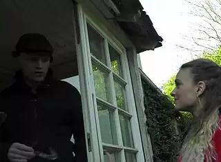 大奶可爱妹吸老鸡巴 第一部