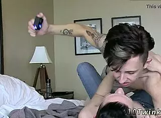 饥渴男同护士给瘦弱男孩狂野口爆！