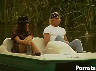 gorgeous babe dru berrymore getting horny outdoors 😏