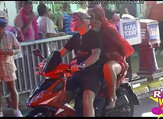 Slutty amateur flashes nude on the street at fantasy fest party