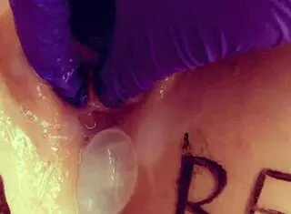 听这湿屄指奸滴水的声音？