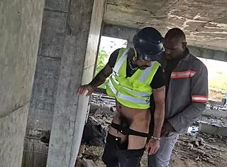 After everyone left, workers fuck shamelessly in the construction building.
