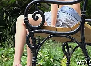 甜妹们玩尿尿比拼游戏超刺激