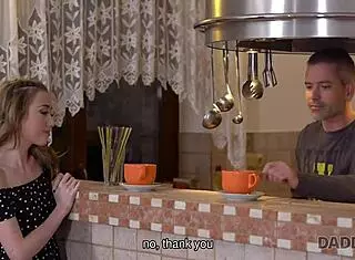 daddy4k 老男人得到口交和紧致剃毛阴道