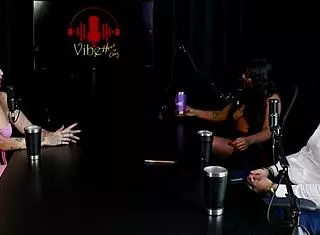 Latina Safada Shows Tits And Twerks For Fiancé In Public