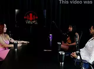 Latina Safada Shows Tits And Twerks For Fiancé In Public