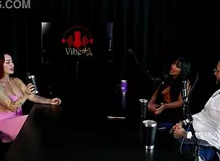 Latina Safada Shows Tits And Twerks For Fiancé In Public