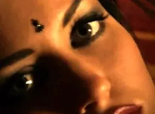 indian milf performs arousing dance moves