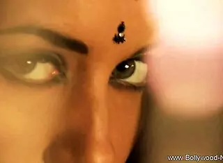 indian milf performs arousing dance moves