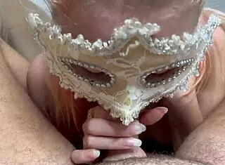 18yo virgin blows pizza deliveryman hard 😘