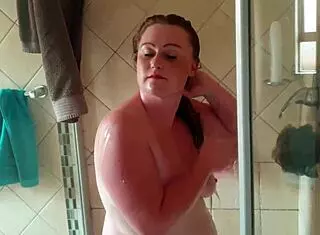 busty fat girl enjoys a relaxing shower with dildo activities