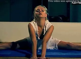 业余俄罗斯舞娘白裙诱惑