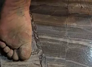 Custom Video: Dirty Feet Fetish with Curvy Latina