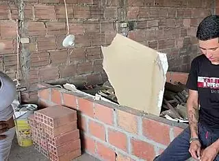 Le FOLLO por primera vez el ENORME coño de mi patrona y me CORRO dentro