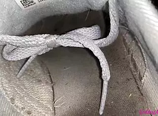 Wanna see bouncing boobs and dirty feet pissing?