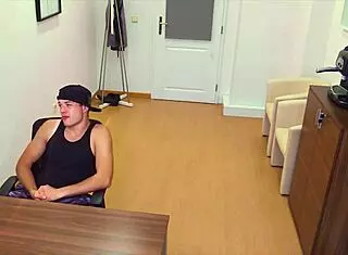 POV无套干捷克肌肉猛男脏探子赚快钱