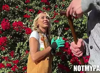 THE THINGS SHE USED TO DO: Chloe Temple BLOWJOB!