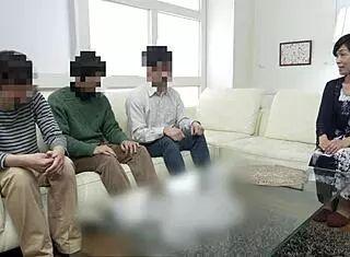 japanese virgin’s first raw experience with mature woman