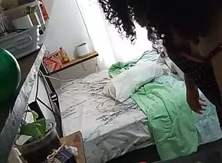 milf madurita cleaning her room, hidden cam 😏