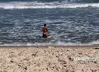 afrodite sucks dick on barra da tijuca beach