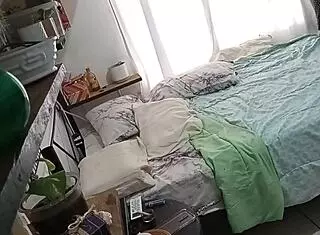 milf madurita cleaning her room, hidden cam 😏