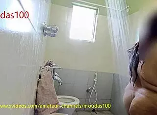 desi bengali bhabi bathin so juicy... oops!