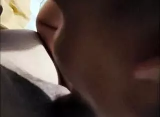 Le chupo el pene a mi primo con emocion