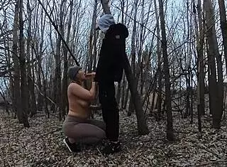 公园公开吸吮硬屌