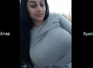 Rosasweet02 shows big tits on webcam