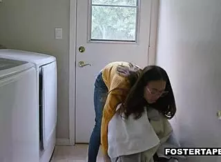 Aria Skye狂干Misha Mynx！