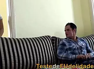 tio transando com sua sobrinha gostosa no sofa