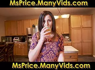 朋友辣妈Helena Price过夜口爆 我忍不住