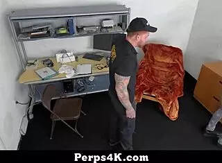 Wow, LP officer dominates shoplifting guy’s situation! 😲