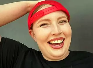 Mia Dior Fucks Hiring Manager With Monster Cock For New Job After McDonald's Firing