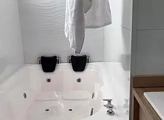 masturbating padrastro in bathroom pool