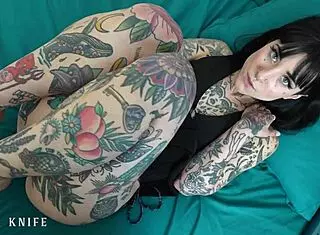 I sneak sex with my step sister's hot bff.