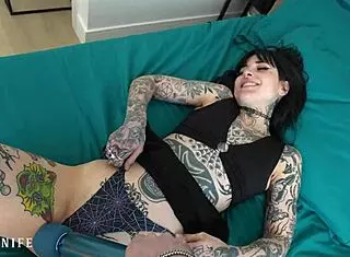 I sneak sex with my step sister's hot bff.