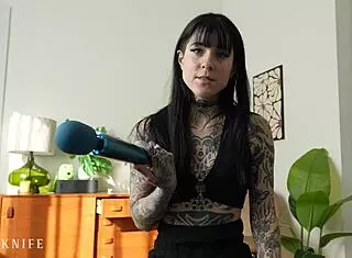 I sneak sex with my step sister's hot bff.