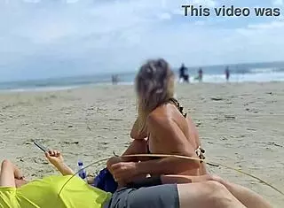 怪物鸡巴POV户外熟女当众再射