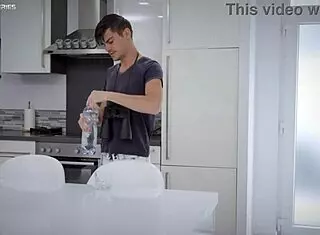 unplanned threesome with latina maid and blonde 😘