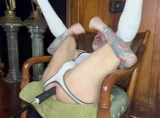 红色性爱机器主导独奏成熟玩法