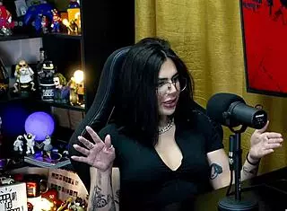 Ruan Shows Off His Cock to Lary Cubas in Public Outdoor Interview - Is It Big Enough?