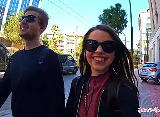 年轻妹吞下多汁精液